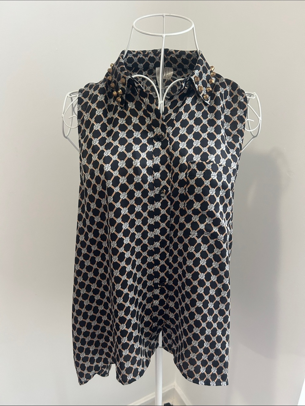 Forever 21 Vintage Button Up Sleeveless Blouse